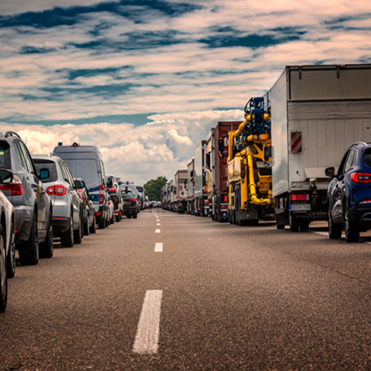 Rettungsgasse im Stau